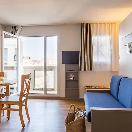 Pierre & La Baie Des Sables Aparthotel 3*