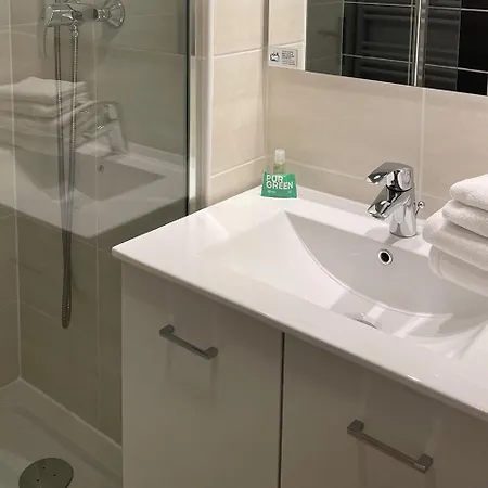 Pierre & La Baie Des Sables