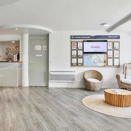 Pierre & La Baie Des Sables מלון דירות