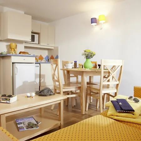 Pierre & La Baie Des Sables Aparthotel 3*