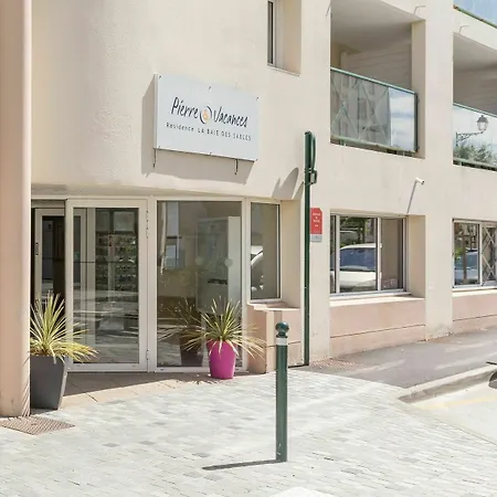 Pierre & La Baie Des Sables Apartmanhotel 3*