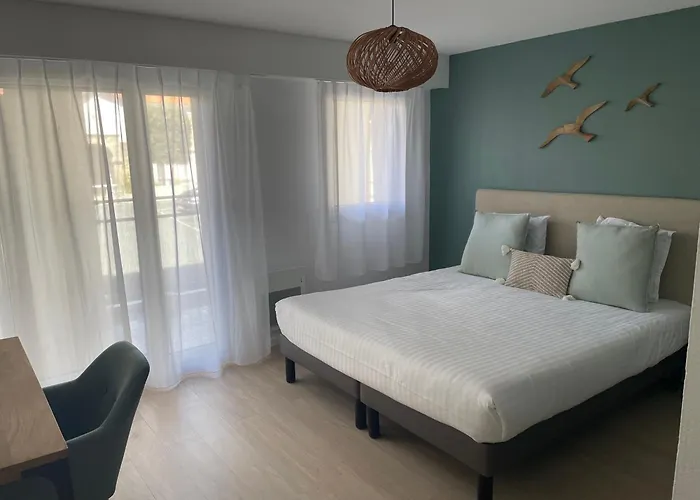 Pierre & La Baie Des Sables Apart Otel 3*