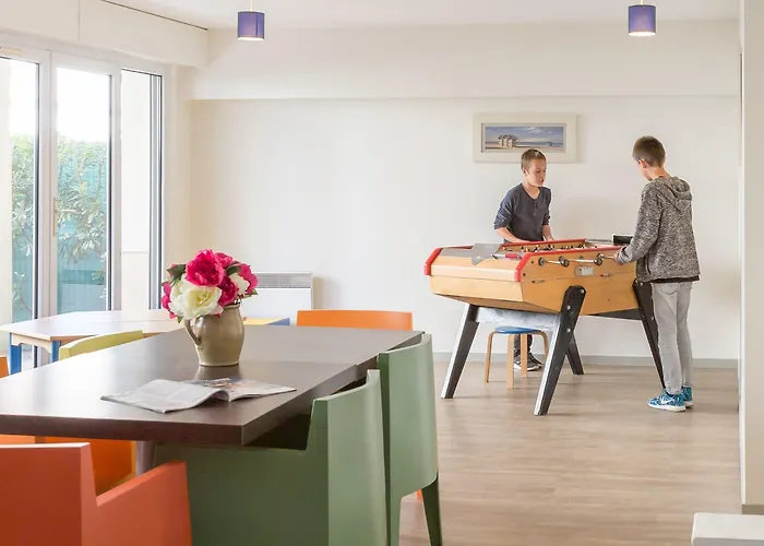 Pierre & La Baie Des Sables