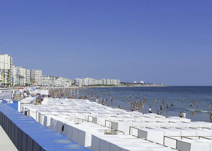 Pierre & La Baie Des Sables