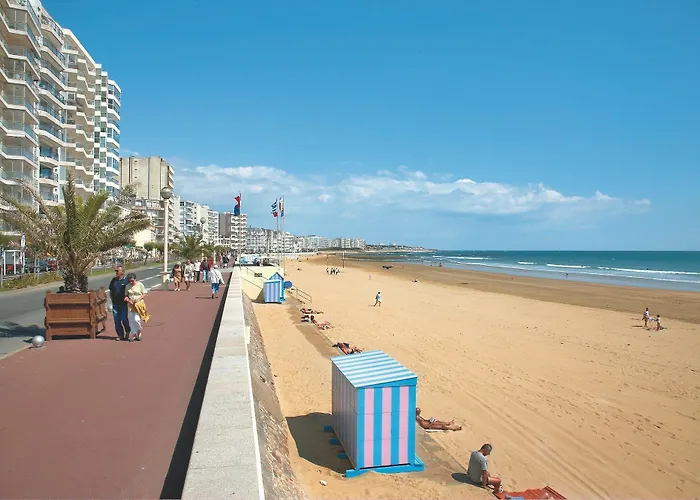 Pierre & La Baie Des Sables