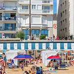 Pierre & La Baie Des Sables 3*