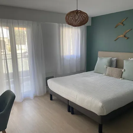 Pierre & La Baie Des Sables Aparthotel 3*
