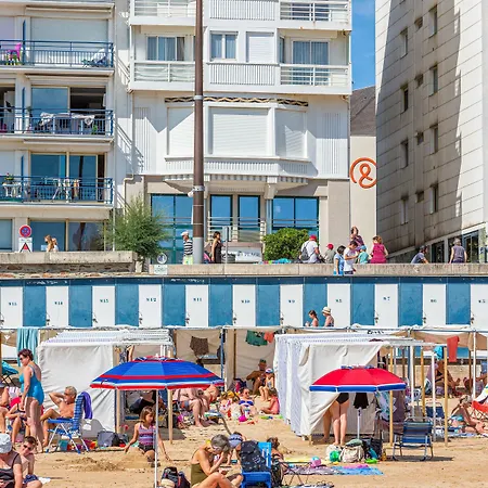 Pierre & La Baie Des Sables 3*