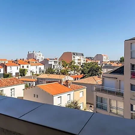 Pierre & La Baie Des Sables