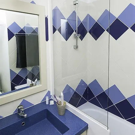 Pierre & La Baie Des Sables Aparthotel 3*