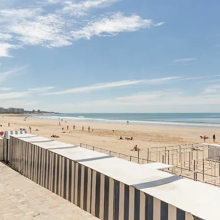 Pierre & La Baie Des Sables Aparthotel 3*